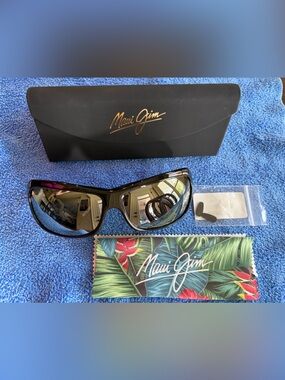 Polarized Maui Jim Glossy Black “Palm” Sunglasses W/New Case, Nose Pads & Cloth